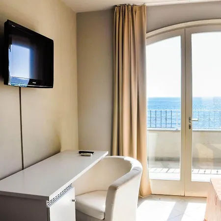 Отель Torremare Marine du Miomo